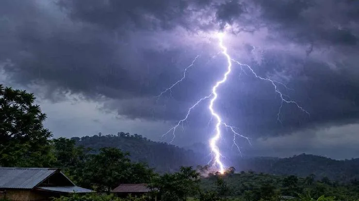বান্দরবানের লামায় বজ্রপাতে শিশুসহ দুজনের মৃত্যু