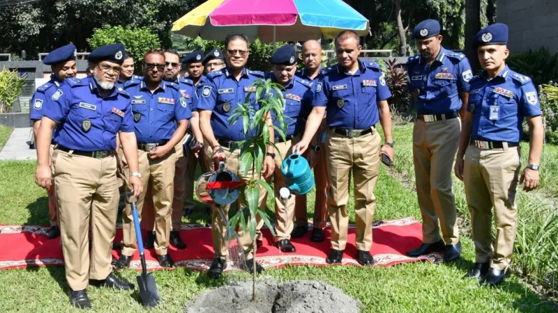 পুলিশের বৃক্ষরোপণ কর্মসূচি উদ্বোধন করলেন আইজিপি