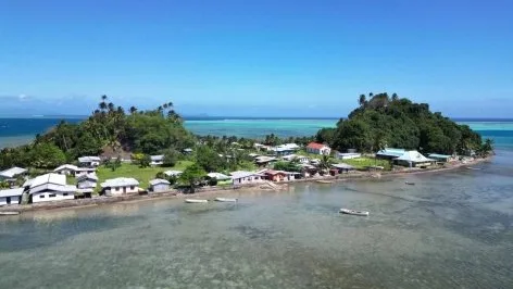 সেরুয়া দ্বীপের বাসিন্দারা জলবায়ু হুমকির মুখে বাড়ি রক্ষা করতে চায়