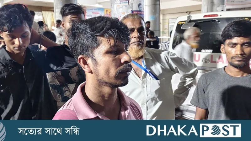 ঢামেকের পার্কিং দাবিতে বেসরকারি অ্যাম্বুলেন্সের ধর্মঘট, রোগী ও মরদেহের ভোগান্তি