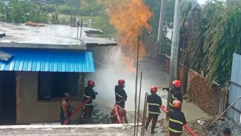 ইনানি, কক্সবাজারে মাটির নিচে গ্যাস সন্দেহে আগুন, ১০ জনের মৃত্যু নিশ্চিত