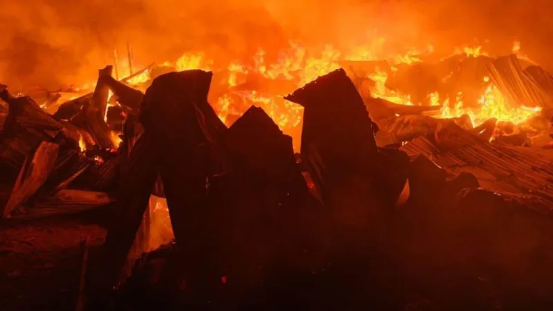গাজীপুরের কোনাবাড়ি দেউলিয়াবাড়ি এলাকায় ঝুটের গোডাউনে অগ্নিকাণ্ড, ফায়ার সার্ভিসের ৪ ইউনিট নিয়ন্ত্রণে
