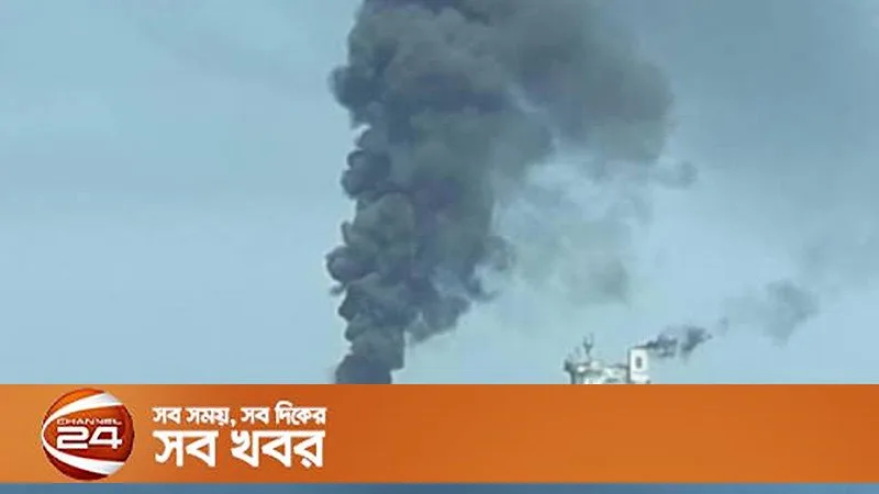 হরমুজ প্রণালিতে তেলবাহী ট্যাংকারে অগ্নিকাণ্ড, সব জাহাজ থামানো হয়েছে