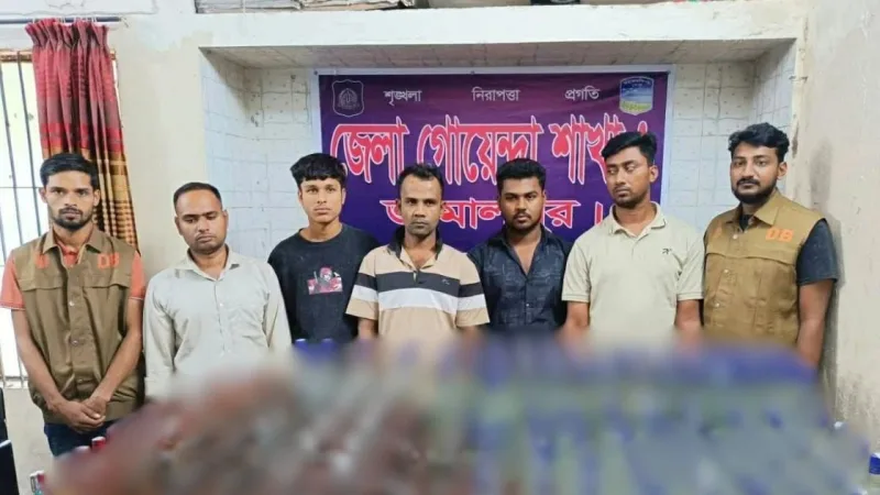 জামালপুরে ২১৭ বোতল ভারতীয় মদ জব্দ, ছাত্রদল নেতাসহ ৫ জন গ্রেপ্তার