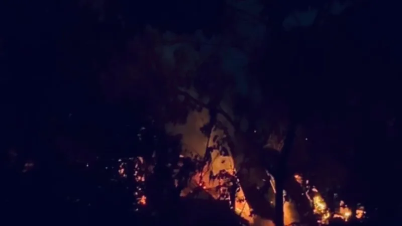 বরিশালে জুবো দল কর্মীর হত্যা: তিন সন্দেহভাজনের বাড়িতে আগুন