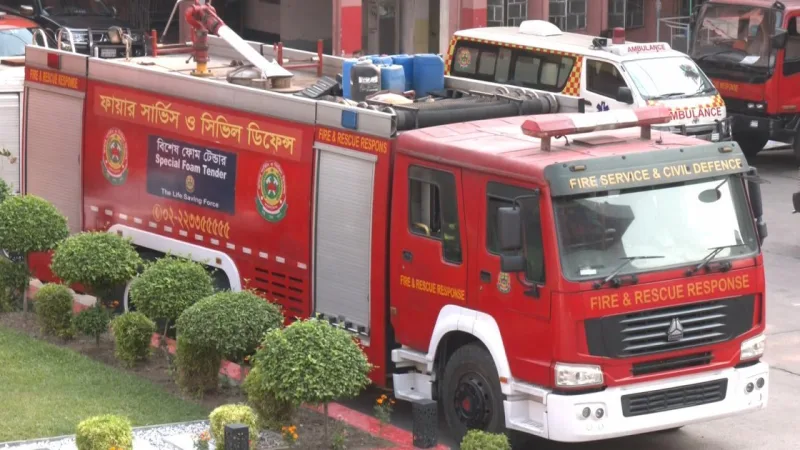 কেরানীগঞ্জে প্লাস্টিক কারখানায় আগুন, নিয়ন্ত্রণে ৮ ইউনিট