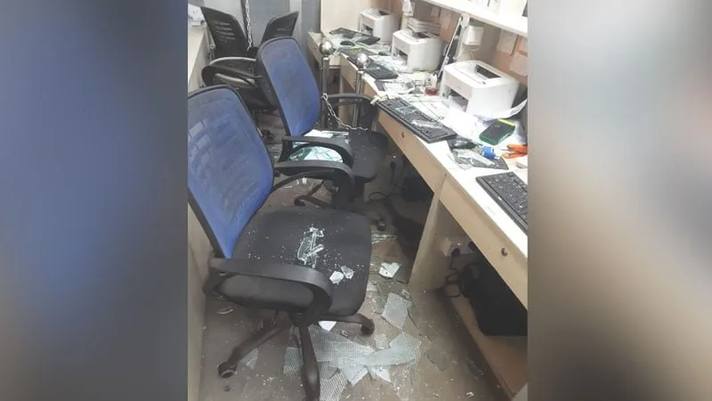 খুলনা সন্ধানী ক্লিনিকে রাত ৯টায় গুলি-ফাঁকা গুলি, ভাঙচুর; আহত-নাহার বিষয়ে মতবিরোধ