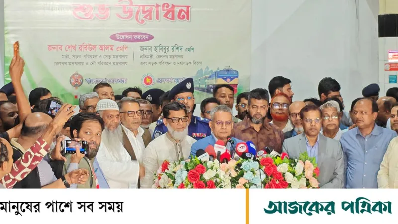 রেলমন্ত্রী: অনলাইন টিকিটের কালোবাজারি নিয়ন্ত্রণ কঠিন, সফটওয়্যারে নতুন ব্যবস্থা চলছে