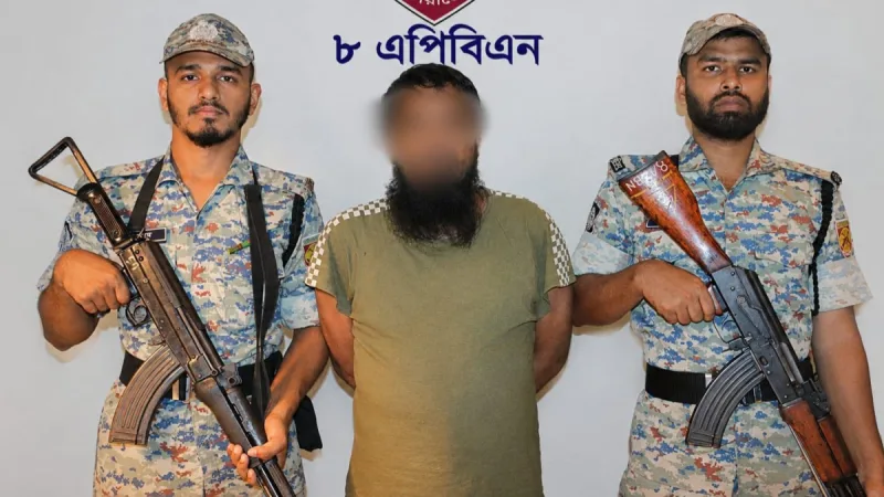 রোহিঙ্গা ক্যাম্পে অভিযানে ইসলামী মাহাজের প্রধান রফিক গ্রেপ্তার