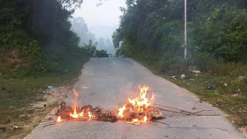 সাজেকে চতুর্থ দিনের সড়ক অবরোধ চলমান