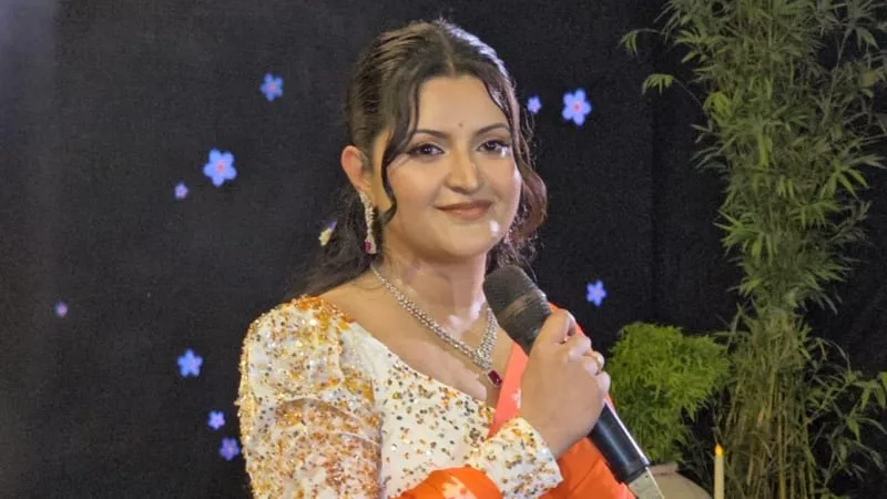 শিউলি ফুলে সাজানো জন্মদিনে পরীমণি ঘোষণা করলেন নতুন সিনেমা ‘ফারজানা’