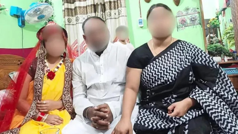 নওগাঁ মহাদেবপুরে শ্যালিকাকে বিয়ে করা যুবক ও দুই স্ত্রীর ওপর চুনকালি, জুতা মালা আর মারধর