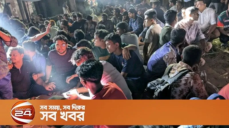 রাবি স্টেশনে থামল সাগরদাঁড়ি ও তিতুমীর এক্সপ্রেস, শিক্ষার্থীদের উল্লাস
